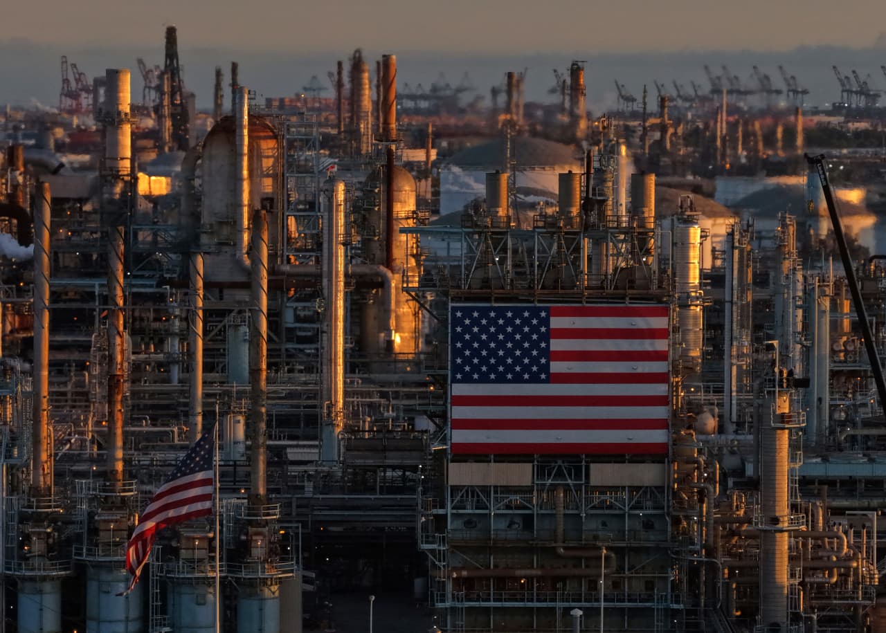 U.S. oil-refinery stocks are up roughly 150% this year. How long could this historic run last? — Shenzhen Sports news