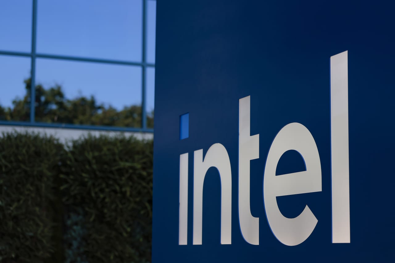 Why a former Intel skeptic is giving up his negative call on the stock after four years — MarketWatch, Shenzhen Business news